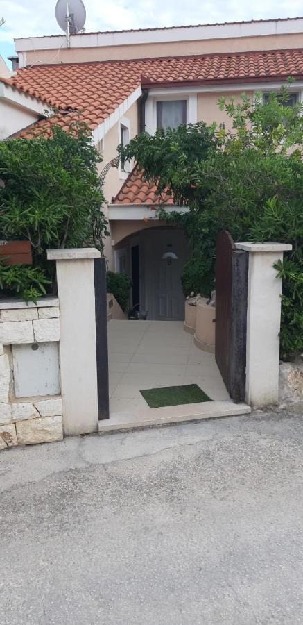 Apartments Luka Sevid Exterior foto