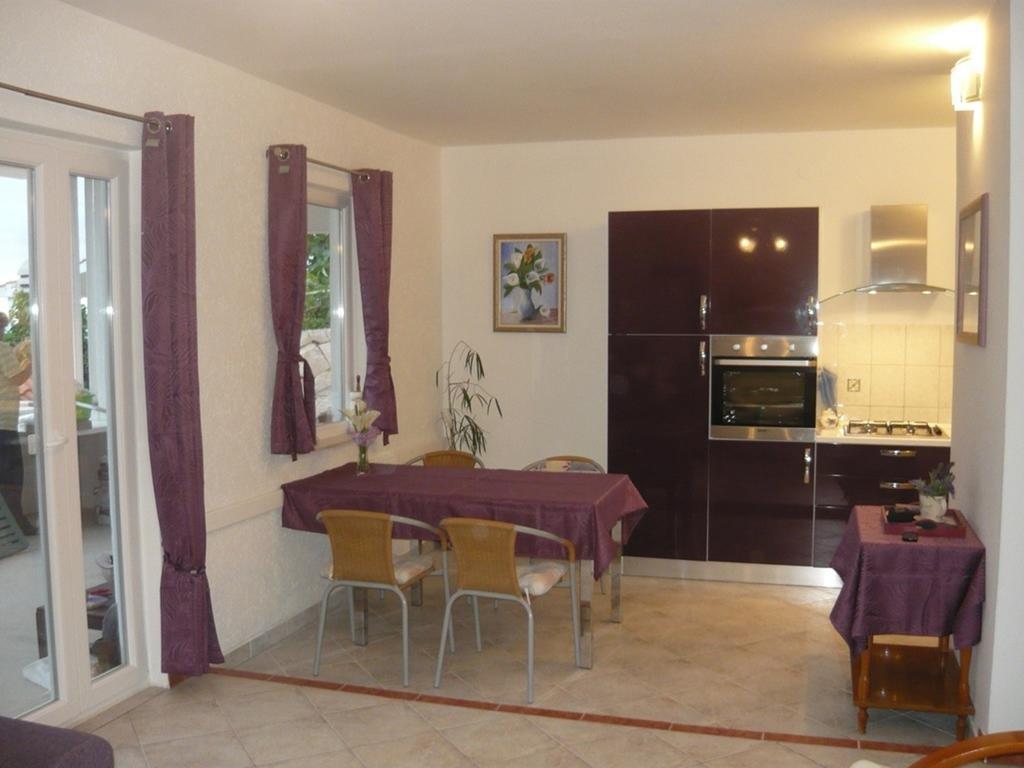 Apartments Luka Sevid Exterior foto