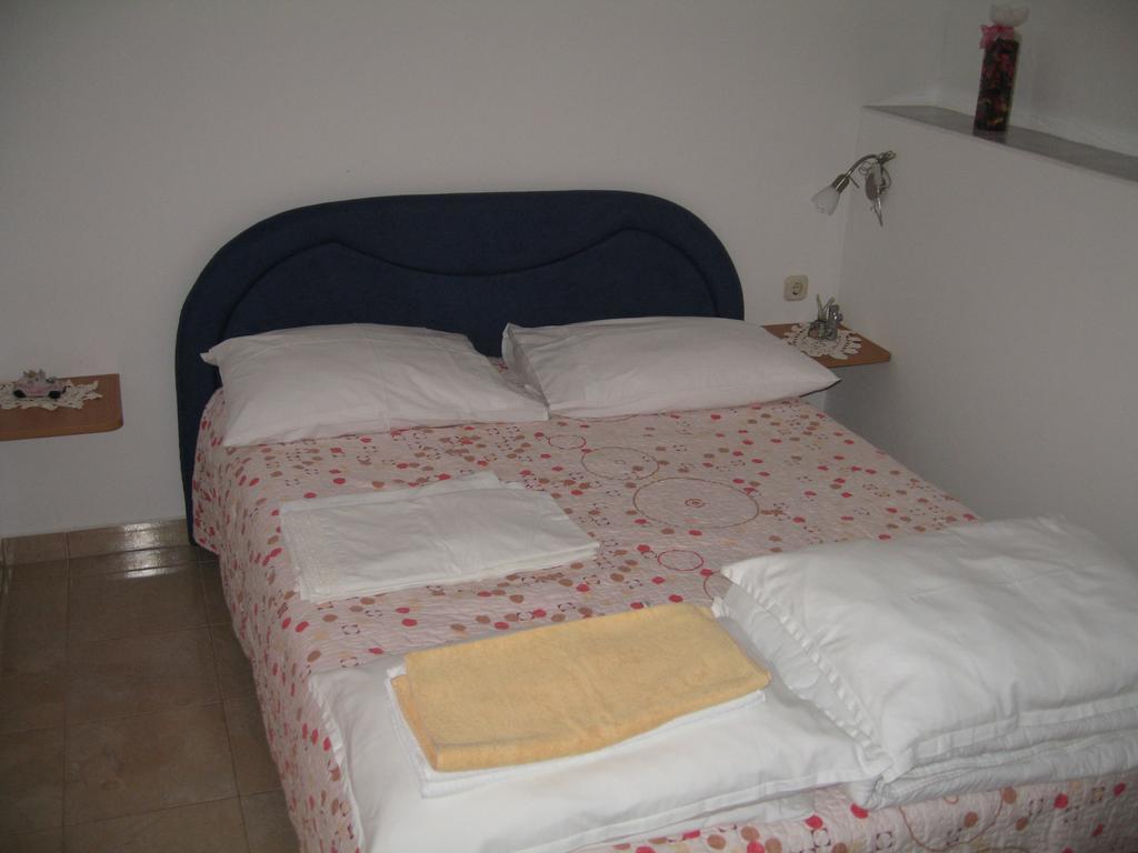 Apartments Luka Sevid Exterior foto